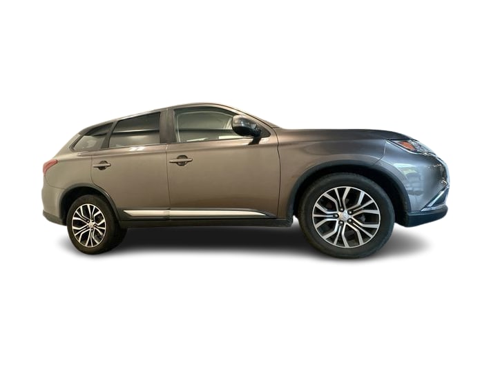 Thumbnail: 2018 Mitsubishi Outlander - 11