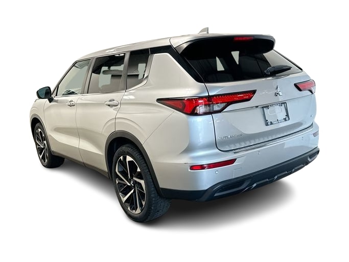 Thumbnail: 2022 Mitsubishi Outlander - 4