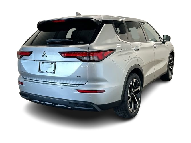 Thumbnail: 2022 Mitsubishi Outlander - 23