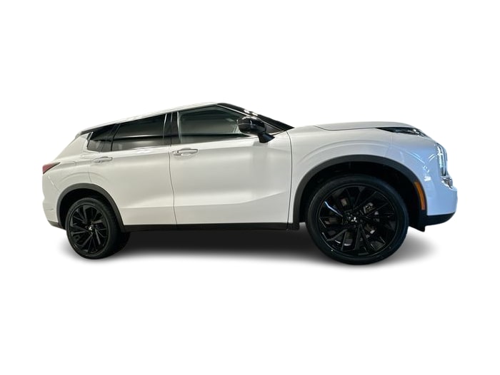 Thumbnail: 2023 Mitsubishi Outlander - 18