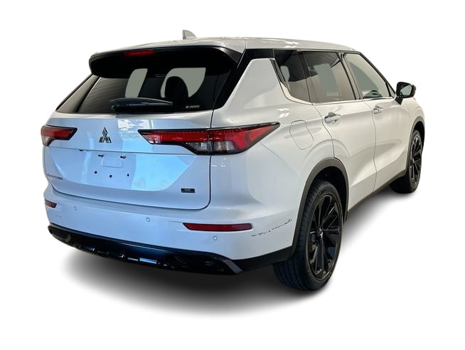 Thumbnail: 2023 Mitsubishi Outlander - 35