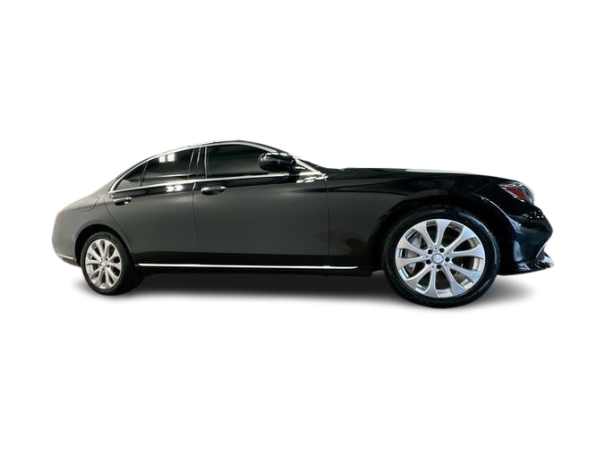 Thumbnail: 2017 Mercedes-Benz E-Class - 17
