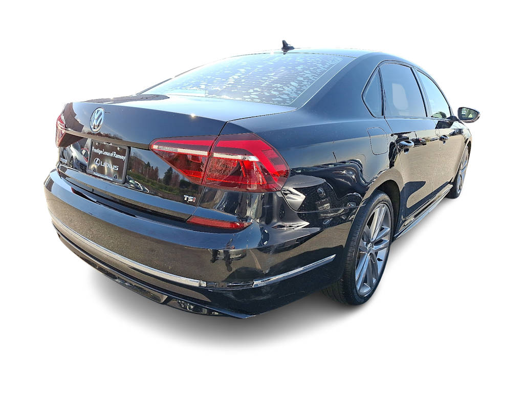 2018 Volkswagen Passat R-Line 17
