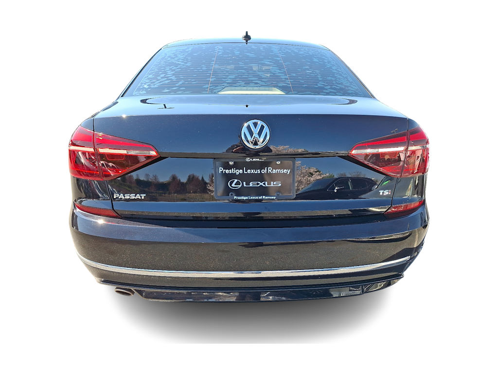 2018 Volkswagen Passat R-Line 4