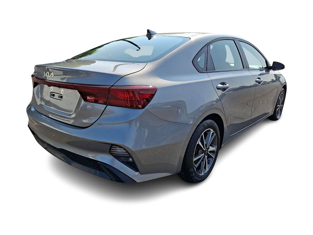 Thumbnail: 2023 Kia Forte - 16