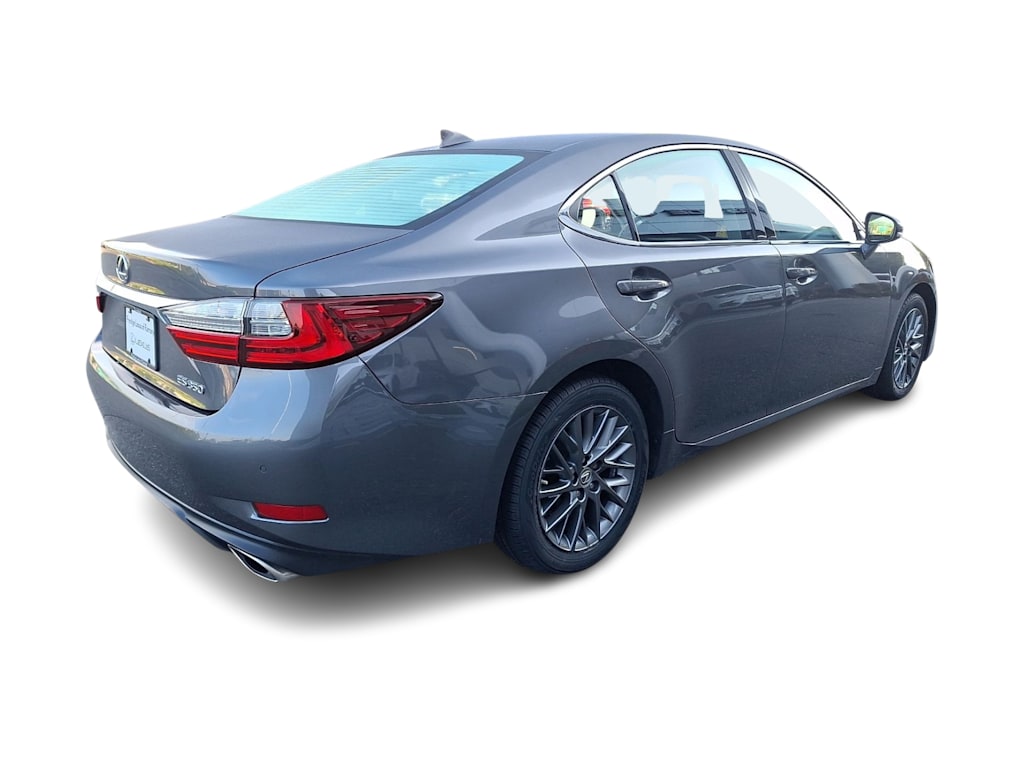 Thumbnail: 2018 Lexus ES - 15