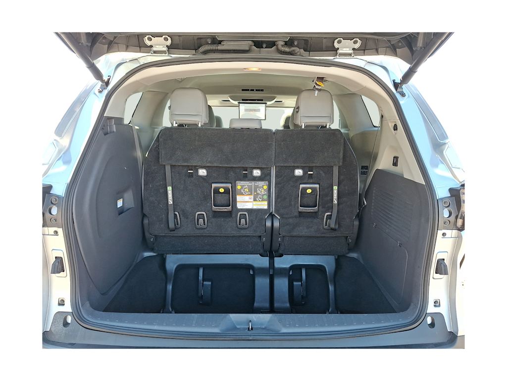 Thumbnail: 2022 Toyota Sienna - 12