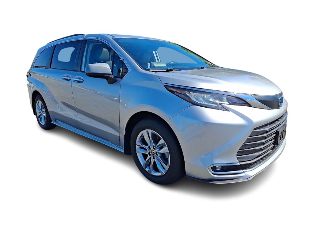 Thumbnail: 2022 Toyota Sienna - 14
