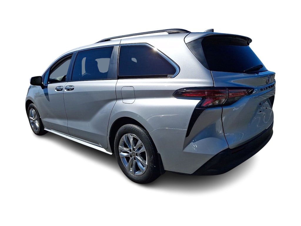 Thumbnail: 2022 Toyota Sienna - 3