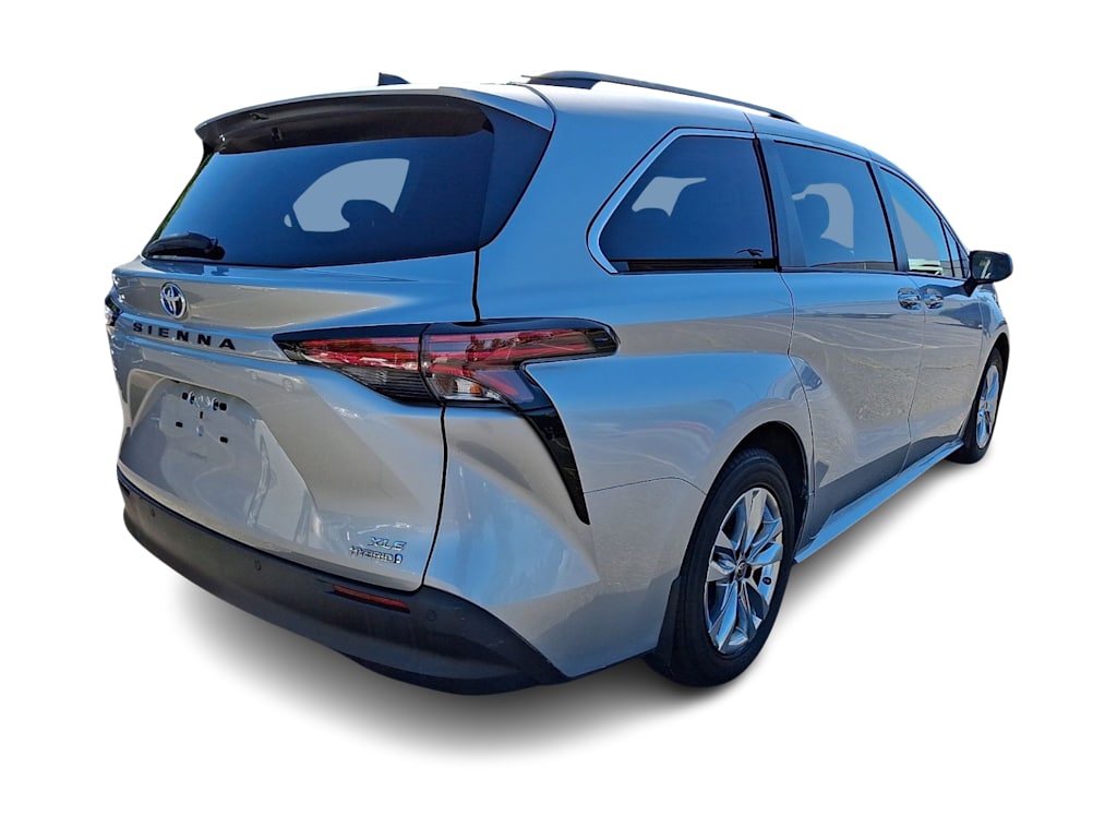 Thumbnail: 2022 Toyota Sienna - 15