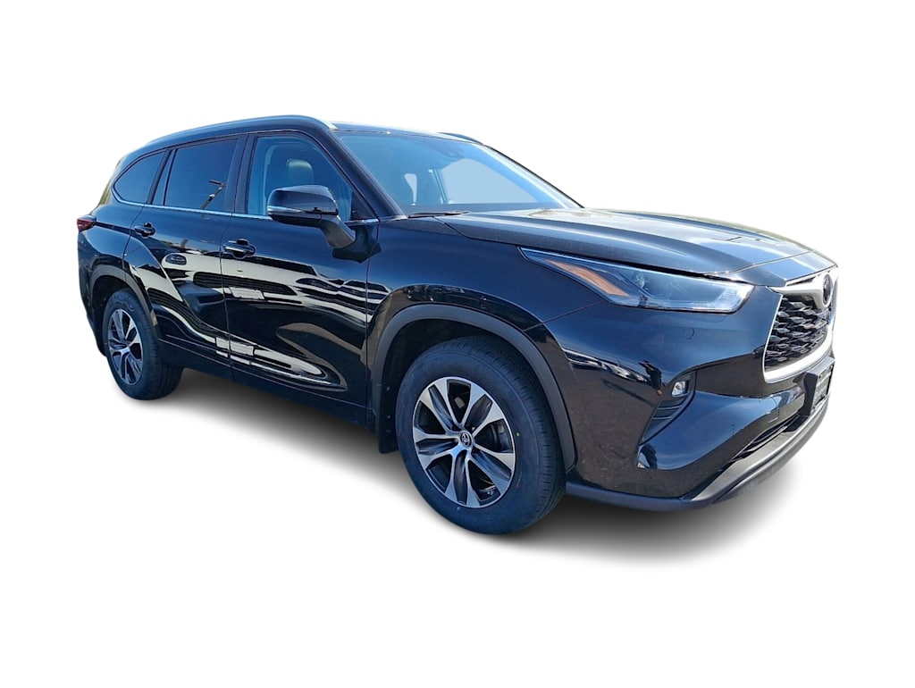 Thumbnail: 2023 Toyota Highlander - 14