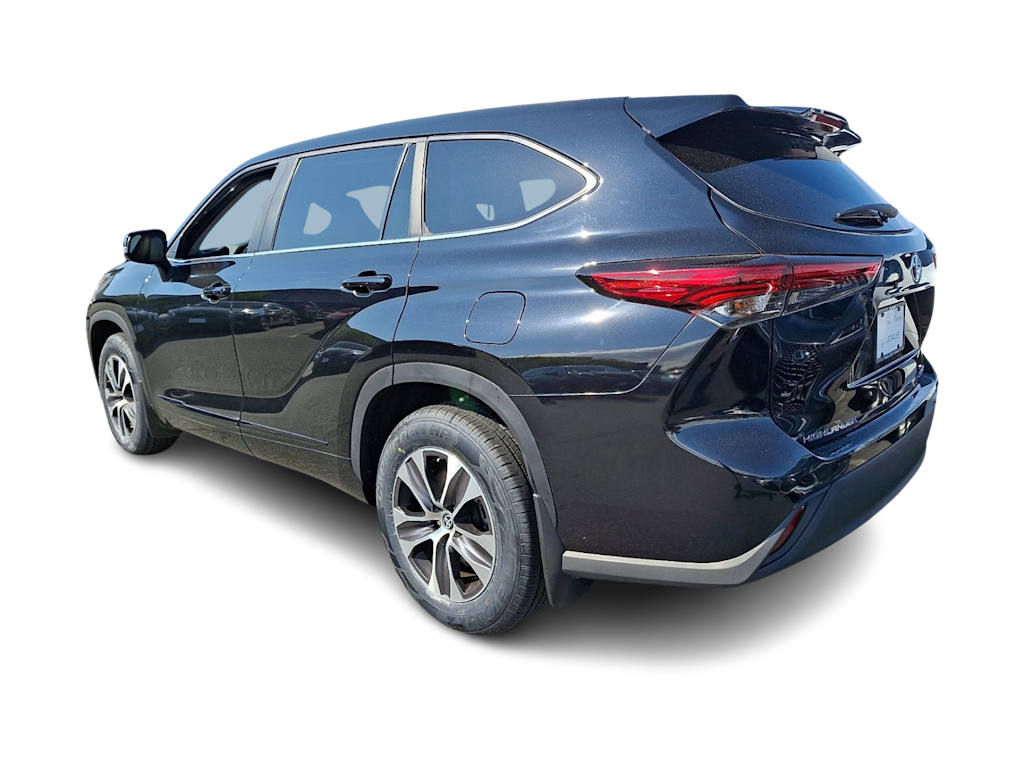 Thumbnail: 2023 Toyota Highlander - 3