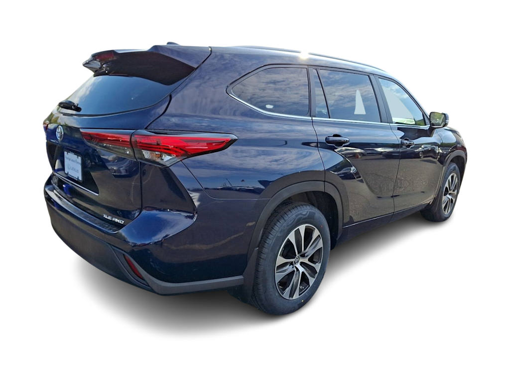 Thumbnail: 2023 Toyota Highlander - 16