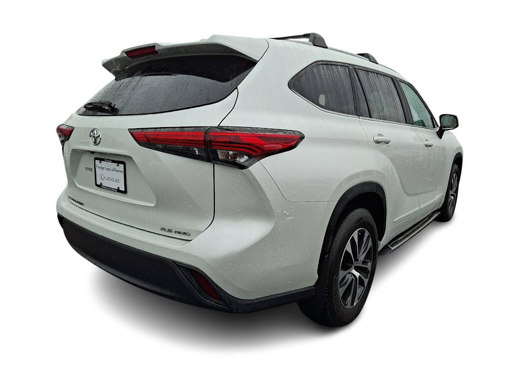 Thumbnail: 2023 Toyota Highlander - 15