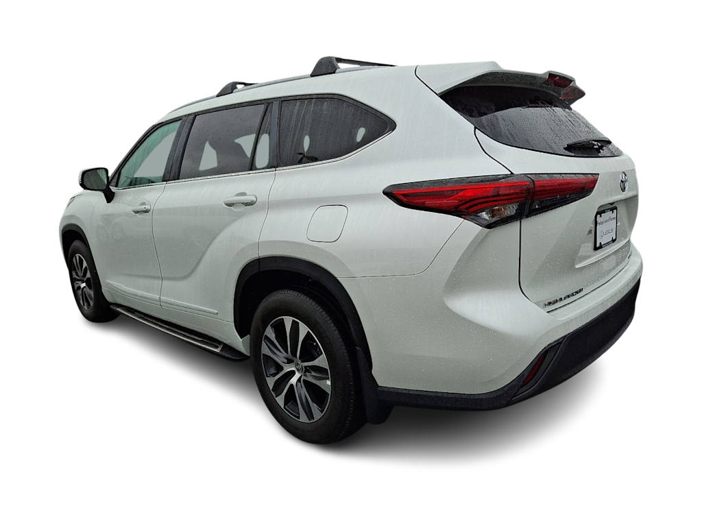 Thumbnail: 2023 Toyota Highlander - 2