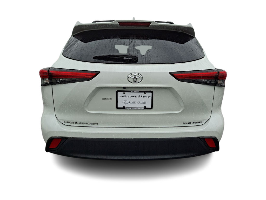 Thumbnail: 2023 Toyota Highlander - 3