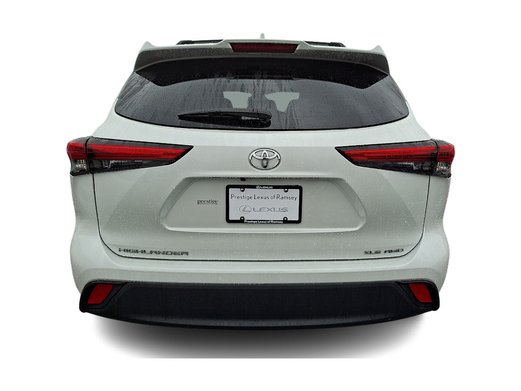 Thumbnail: 2023 Toyota Highlander - 3