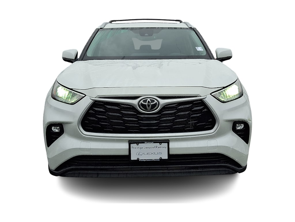 Thumbnail: 2023 Toyota Highlander - 4