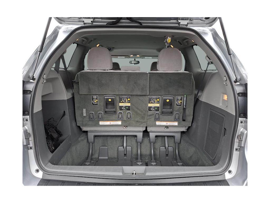 Thumbnail: 2016 Toyota Sienna - 12