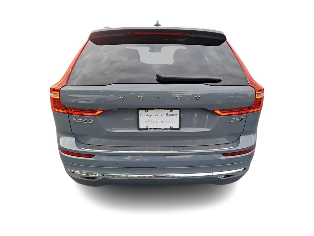 Thumbnail: 2022 Volvo XC60 - 4