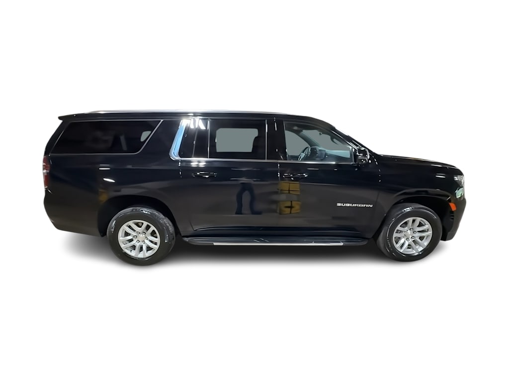 Thumbnail: 2023 Chevrolet Suburban - 21