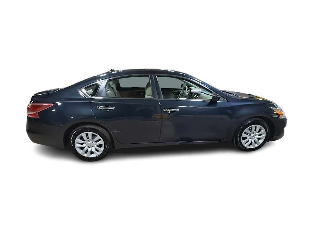 Thumbnail: 2013 Nissan Altima - 22