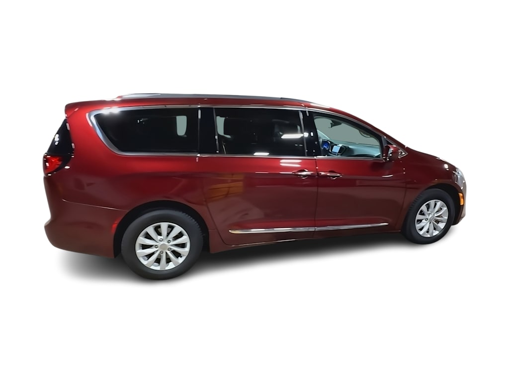 Thumbnail: 2017 Chrysler Pacifica - 21