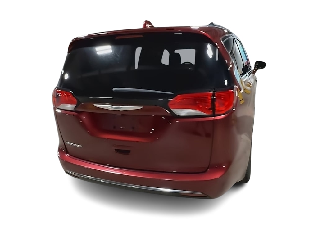 Thumbnail: 2017 Chrysler Pacifica - 5