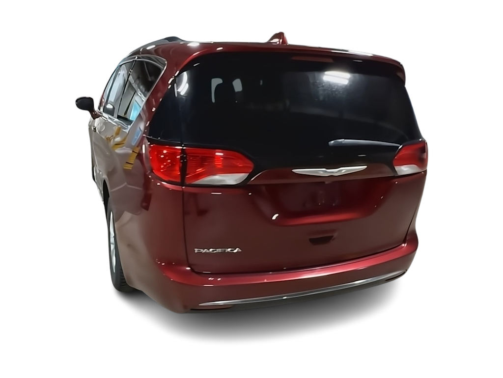 Thumbnail: 2017 Chrysler Pacifica - 4
