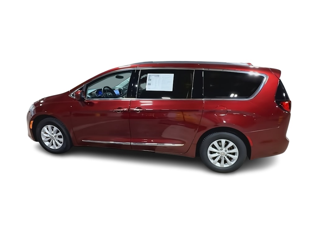 Thumbnail: 2017 Chrysler Pacifica - 20