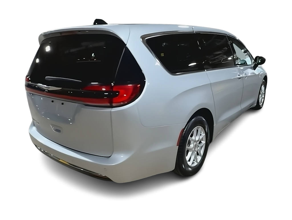 Thumbnail: 2024 Chrysler Pacifica - 20