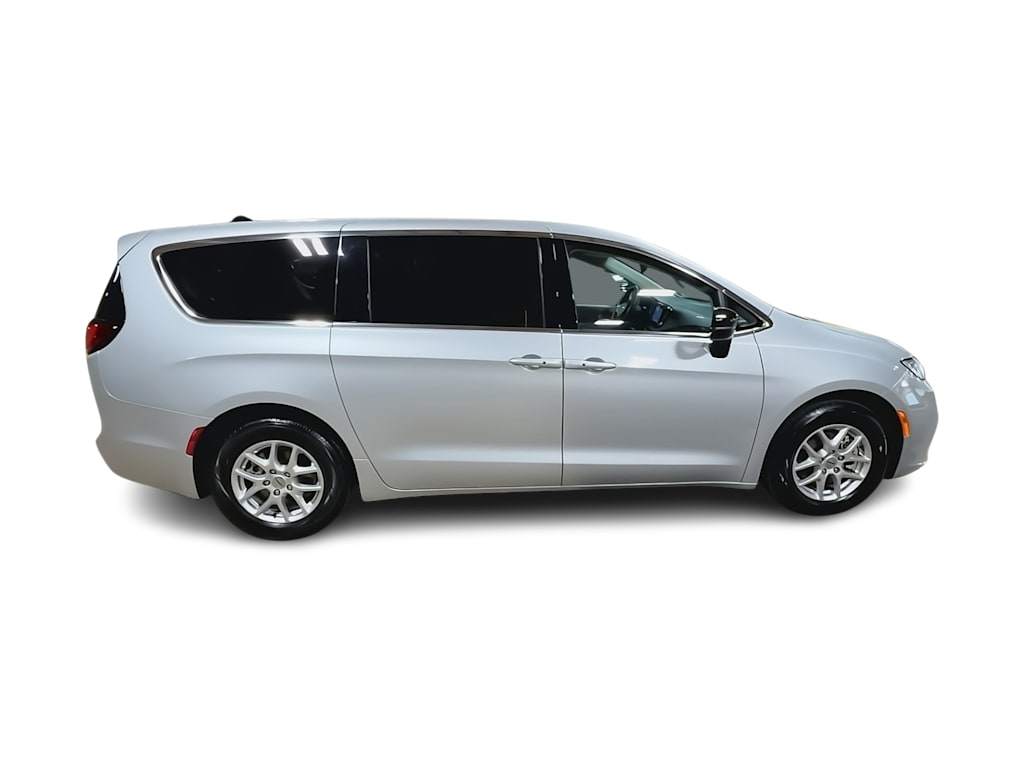 Thumbnail: 2024 Chrysler Pacifica - 21