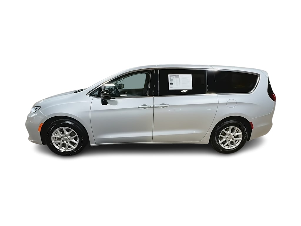 Thumbnail: 2024 Chrysler Pacifica - 3