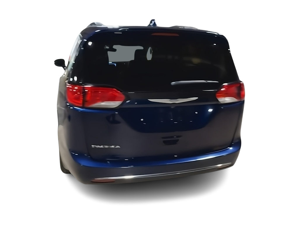 Thumbnail: 2017 Chrysler Pacifica - 4