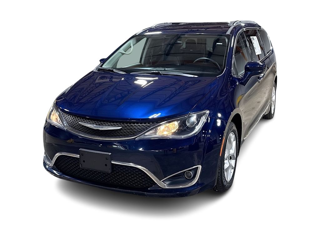 Thumbnail: 2017 Chrysler Pacifica - 5