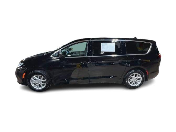 Thumbnail: 2024 Chrysler Pacifica - 3