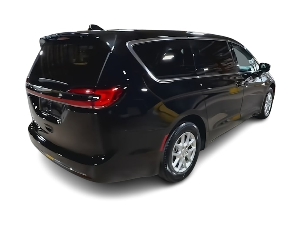 Thumbnail: 2024 Chrysler Pacifica - 21