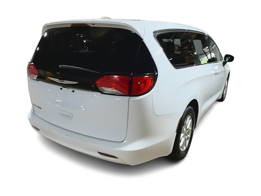 Thumbnail: 2023 Chrysler Voyager - 21