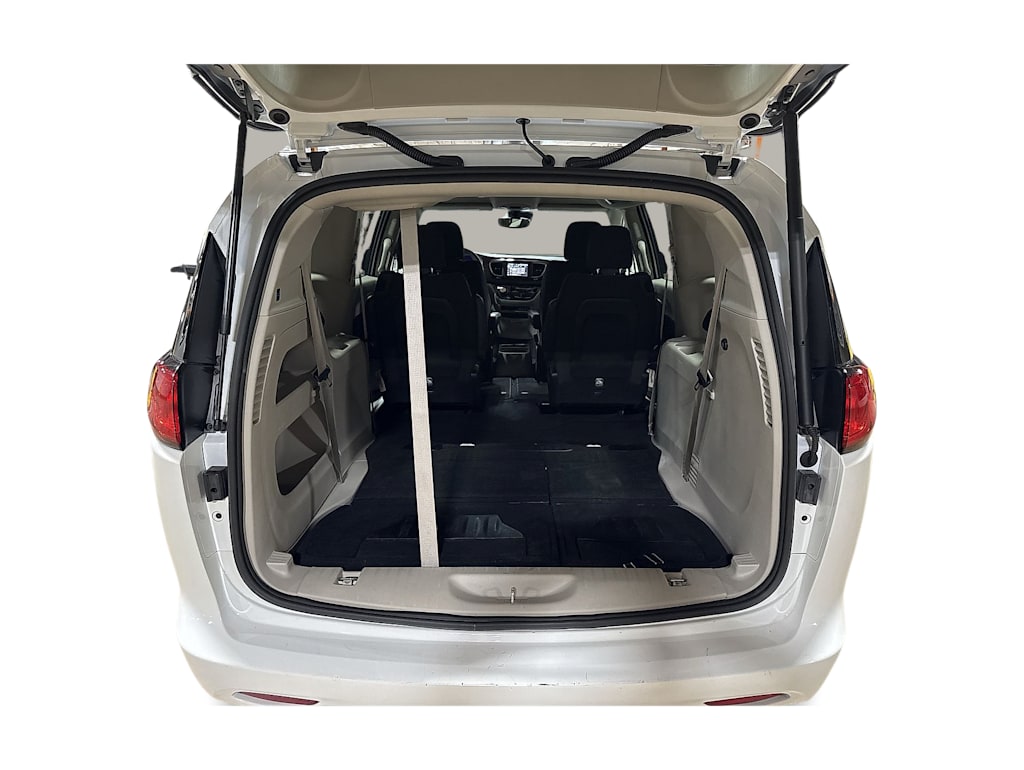 Thumbnail: 2023 Chrysler Voyager - 15