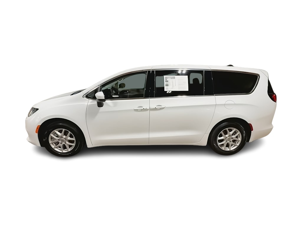 Thumbnail: 2023 Chrysler Voyager - 3