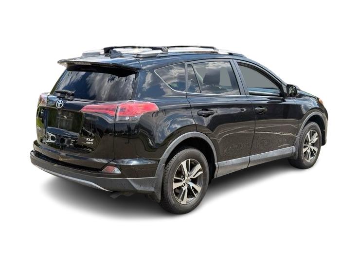 Thumbnail: 2017 Toyota RAV4 - 9