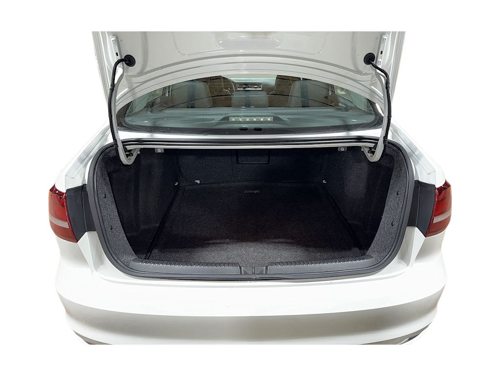 Thumbnail: 2017 Volkswagen Jetta - 16