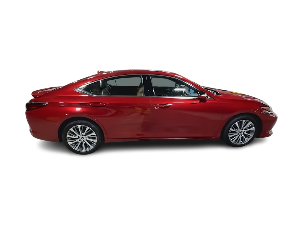 Thumbnail: 2021 Lexus ES - 22