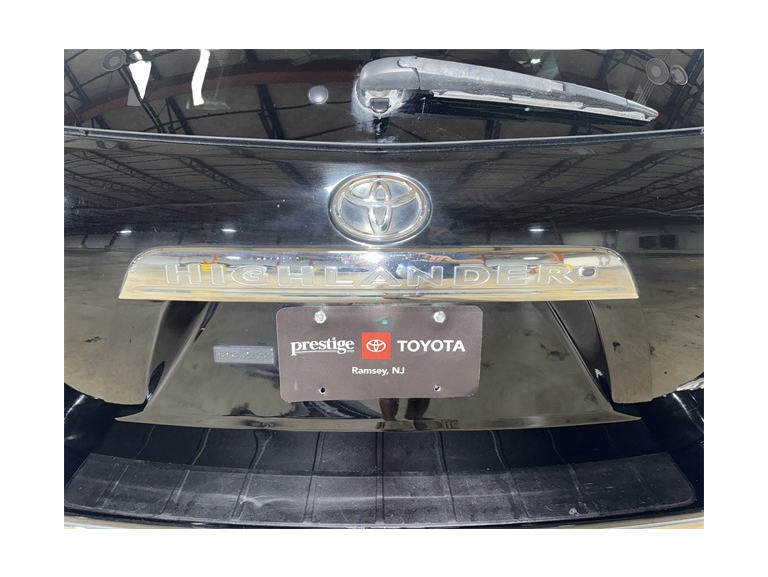 Thumbnail: 2013 Toyota Highlander - 29