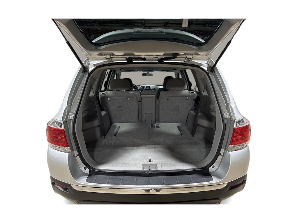 Thumbnail: 2013 Toyota Highlander - 16