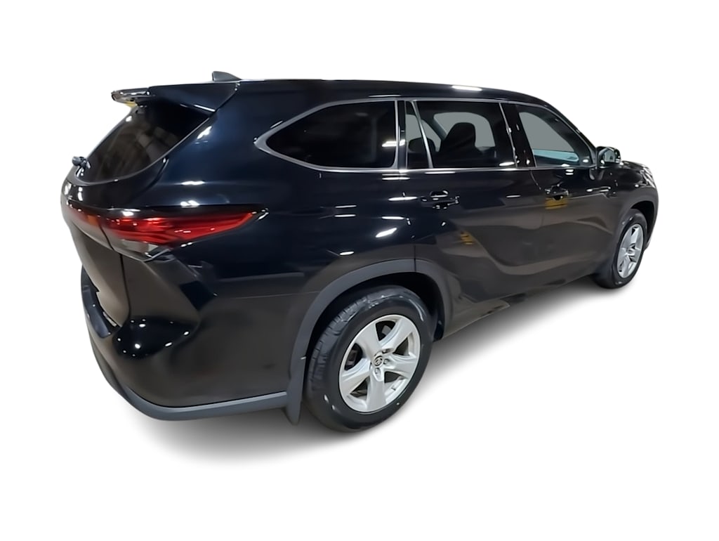 Thumbnail: 2022 Toyota Highlander - 22
