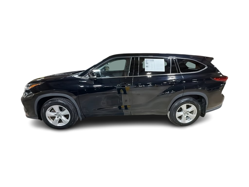 Thumbnail: 2022 Toyota Highlander - 3