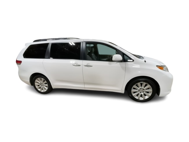 2013 Toyota Sienna XLE 16