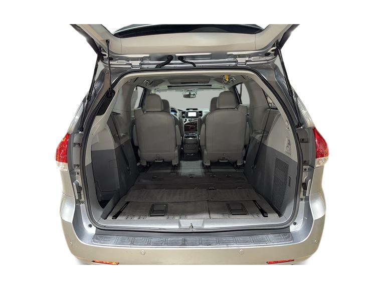 2011 Toyota Sienna XLE 14