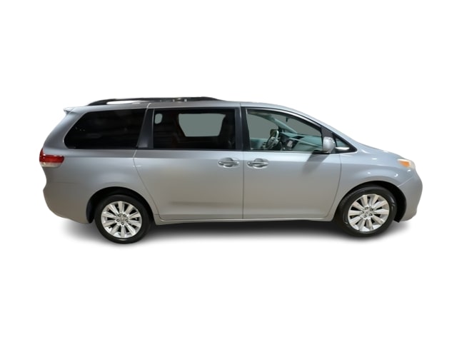 2011 Toyota Sienna XLE 21